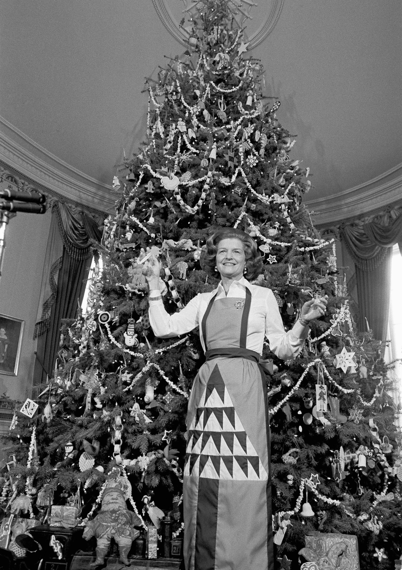 Illustration for article titled 70 Years of First Ladies Standing in Front of Christmas TreesÂ